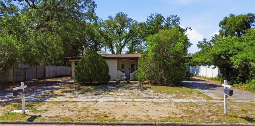 Commercial property in Clearwater, Florida 2 bedrooms, 118.54 sq.m. № 2113802