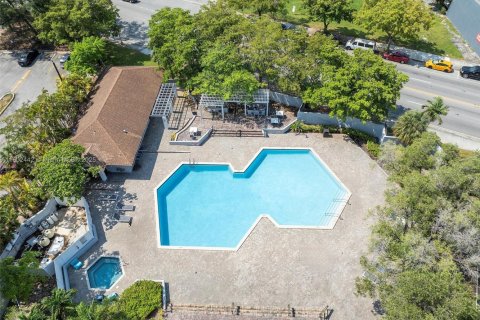 Condo in North Miami, Florida, 1 bedroom  № 1686189 - photo 15