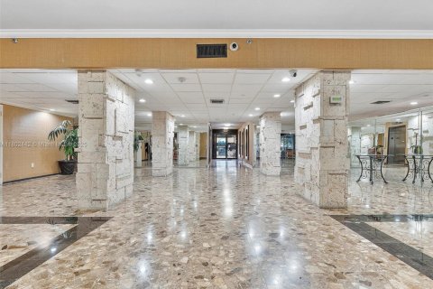 Condo in North Miami, Florida, 1 bedroom  № 1686189 - photo 29