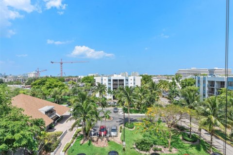 Condo in North Miami, Florida, 1 bedroom  № 1686189 - photo 6