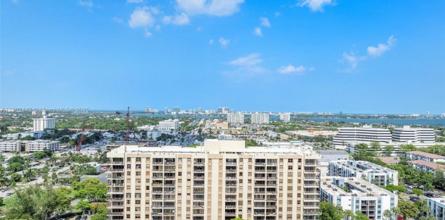 Condo in North Miami, Florida, 1 bedroom № 1686189