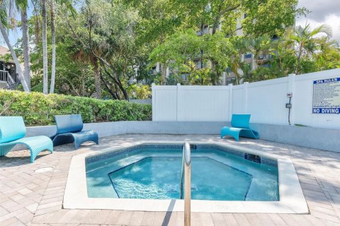 Condo in North Miami, Florida, 1 bedroom  № 1686189 - photo 14