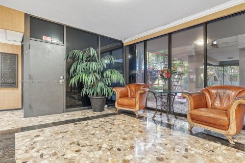 Condo in North Miami, Florida, 1 bedroom  № 1686189 - photo 30