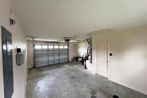 House in The Villages, Florida 2 bedrooms, 106.65 sq.m. № 1917899 - photo 22