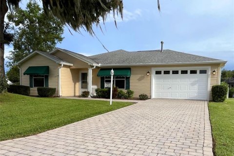 House in The Villages, Florida 2 bedrooms, 106.65 sq.m. № 1917899 - photo 1
