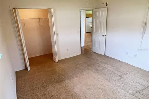 House in The Villages, Florida 2 bedrooms, 106.65 sq.m. № 1917899 - photo 12