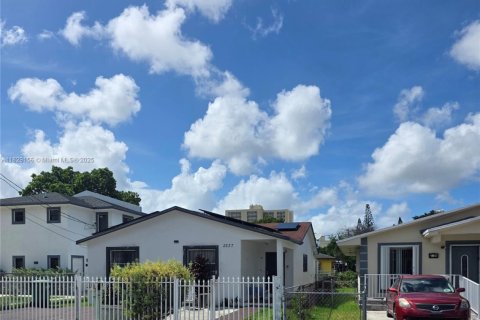 House in Miami, Florida 3 bedrooms, 115.76 sq.m. № 2022746 - photo 2