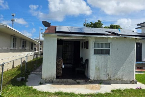 House in Miami, Florida 3 bedrooms, 115.76 sq.m. № 2022746 - photo 8