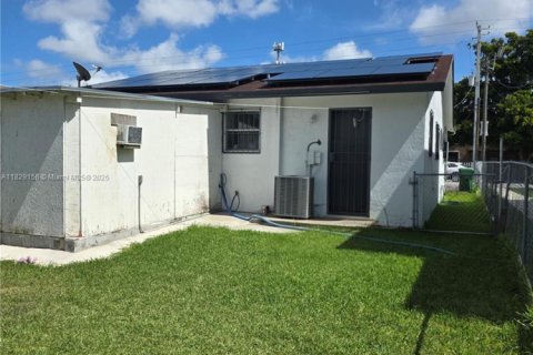 House in Miami, Florida 3 bedrooms, 115.76 sq.m. № 2022746 - photo 7