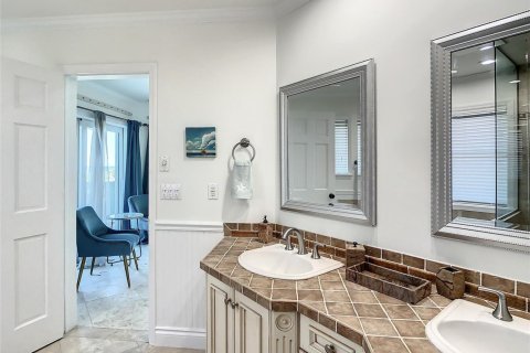 House in Vero Beach, Florida 4 bedrooms, 215.9 sq.m. № 2250360 - photo 16