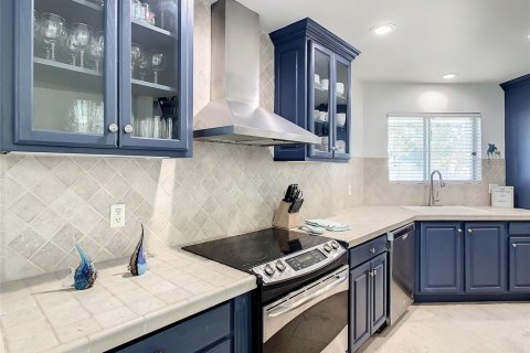 House in Vero Beach, Florida 4 bedrooms, 215.9 sq.m. № 2250360 - photo 9