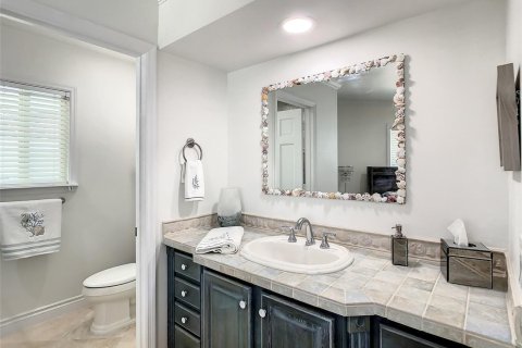 House in Vero Beach, Florida 4 bedrooms, 215.9 sq.m. № 2250360 - photo 19