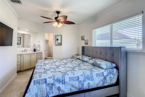 House in Vero Beach, Florida 4 bedrooms, 215.9 sq.m. № 2250360 - photo 21