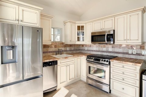 House in Vero Beach, Florida 4 bedrooms, 215.9 sq.m. № 2250360 - photo 26