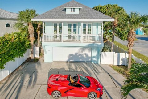 House in Vero Beach, Florida 4 bedrooms, 215.9 sq.m. № 2250360 - photo 2