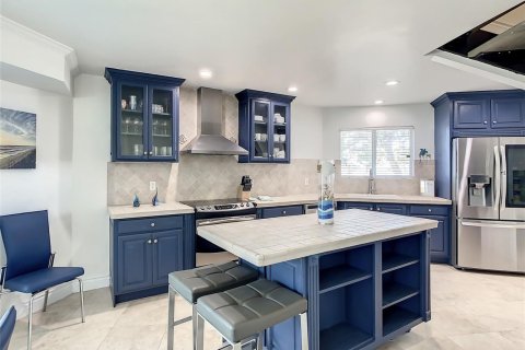 House in Vero Beach, Florida 4 bedrooms, 215.9 sq.m. № 2250360 - photo 8