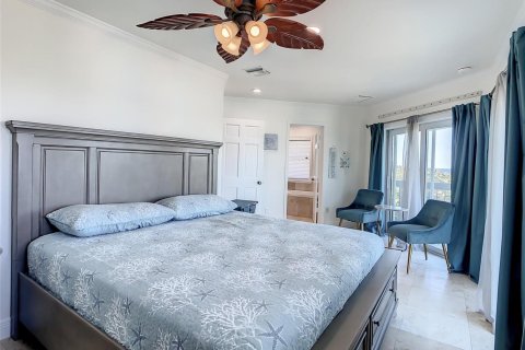 House in Vero Beach, Florida 4 bedrooms, 215.9 sq.m. № 2250360 - photo 13