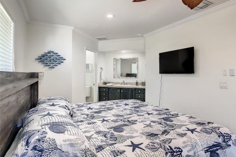 House in Vero Beach, Florida 4 bedrooms, 215.9 sq.m. № 2250360 - photo 18