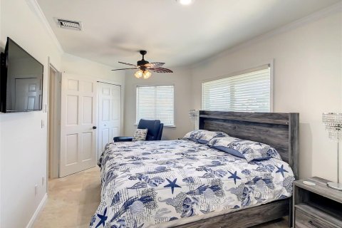 House in Vero Beach, Florida 4 bedrooms, 215.9 sq.m. № 2250360 - photo 17
