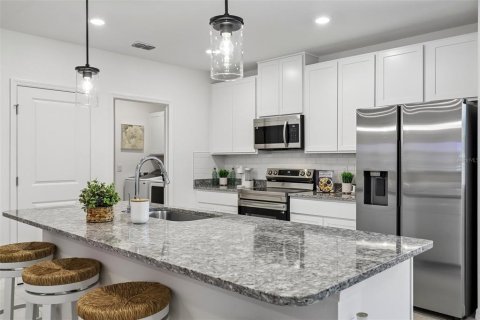 House in Edgewater, Florida 4 bedrooms, 174.28 sq.m. № 2157577 - photo 4