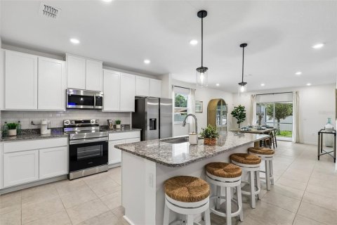 House in Edgewater, Florida 4 bedrooms, 174.28 sq.m. № 2157577 - photo 9