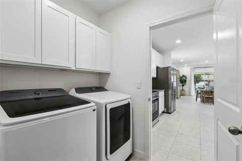 House in Edgewater, Florida 4 bedrooms, 174.28 sq.m. № 2157577 - photo 26