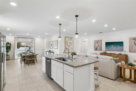 House in Edgewater, Florida 4 bedrooms, 174.28 sq.m. № 2157577 - photo 8