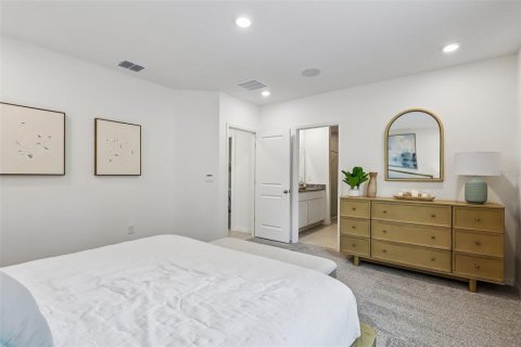 House in Edgewater, Florida 4 bedrooms, 174.28 sq.m. № 2157577 - photo 18