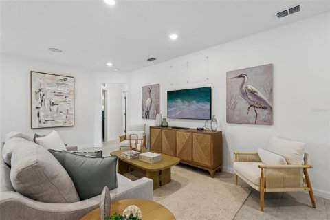 House in Edgewater, Florida 4 bedrooms, 174.28 sq.m. № 2157577 - photo 15