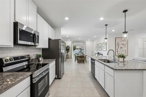 House in Edgewater, Florida 4 bedrooms, 174.28 sq.m. № 2157577 - photo 7