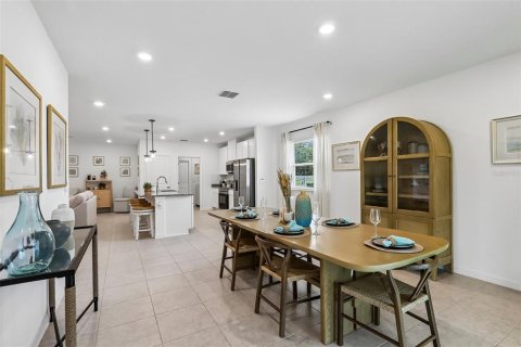 House in Edgewater, Florida 4 bedrooms, 174.28 sq.m. № 2157577 - photo 16
