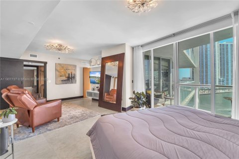 Condo in Miami, Florida, 3 bedrooms  № 1953237 - photo 23