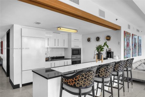 Condo in Miami, Florida, 3 bedrooms  № 1953237 - photo 11