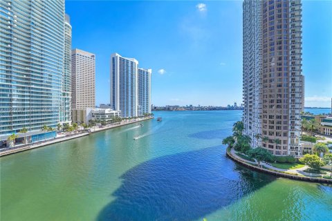 Condo in Miami, Florida, 3 bedrooms  № 1953237 - photo 17