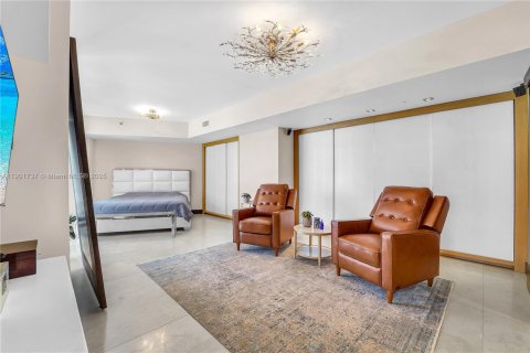 Condo in Miami, Florida, 3 bedrooms  № 1953237 - photo 19