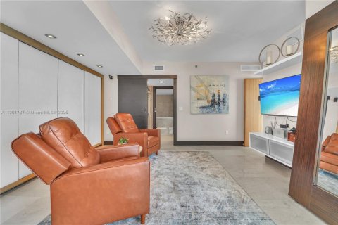 Condo in Miami, Florida, 3 bedrooms  № 1953237 - photo 25