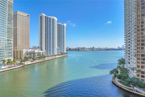 Condo in Miami, Florida, 3 bedrooms  № 1953237 - photo 16