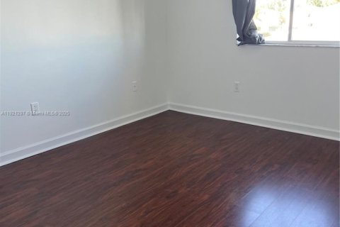 Снять в аренду виллу или дом в Дорал, Флорида 3 спальни, 195.47м2, № 1974162 - фото 8