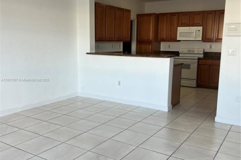 Снять в аренду виллу или дом в Дорал, Флорида 3 спальни, 195.47м2, № 1974162 - фото 5