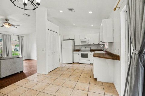 House in North Port, Florida 3 bedrooms, 132.48 sq.m. № 2238452 - photo 8
