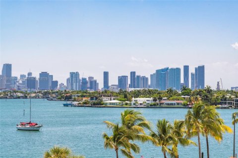 Condominio en venta en Miami Beach, Florida, 2 dormitorios, 133.78 m2 № 1756425 - foto 1