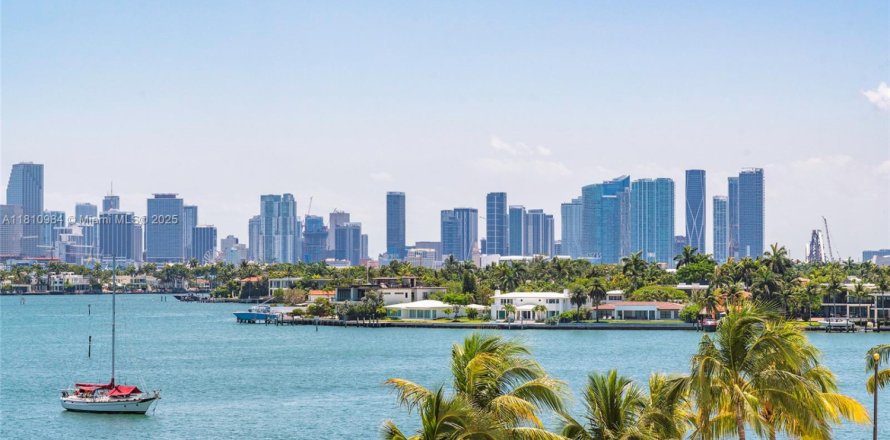 Condominio en Miami Beach, Florida, 2 dormitorios  № 1756425