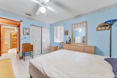 House in Florida City, Florida 3 bedrooms, 111.11 sq.m. № 1986267 - photo 14