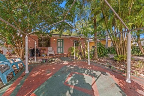 House in Florida City, Florida 3 bedrooms, 111.11 sq.m. № 1986267 - photo 5