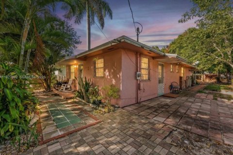 House in Florida City, Florida 3 bedrooms, 111.11 sq.m. № 1986267 - photo 1
