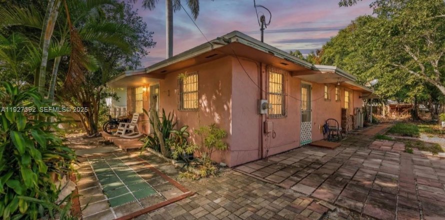 House in Florida City, Florida 3 bedrooms, 111.11 sq.m. № 1986267