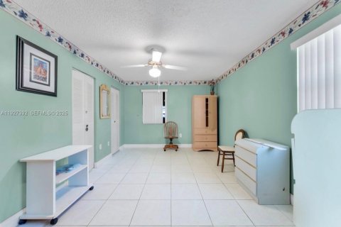 House in Florida City, Florida 3 bedrooms, 111.11 sq.m. № 1986267 - photo 17