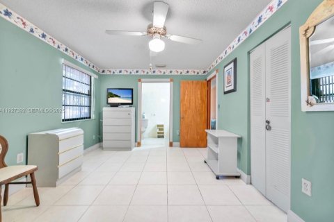 House in Florida City, Florida 3 bedrooms, 111.11 sq.m. № 1986267 - photo 13