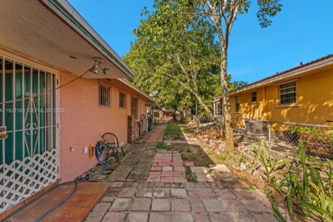 House in Florida City, Florida 3 bedrooms, 111.11 sq.m. № 1986267 - photo 6