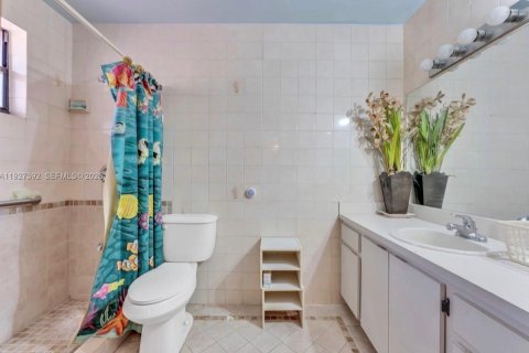 House in Florida City, Florida 3 bedrooms, 111.11 sq.m. № 1986267 - photo 18